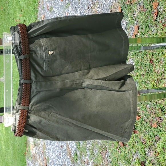 5/$25 - 2 pair belted shorts, size 6. - Picture 10 of 14